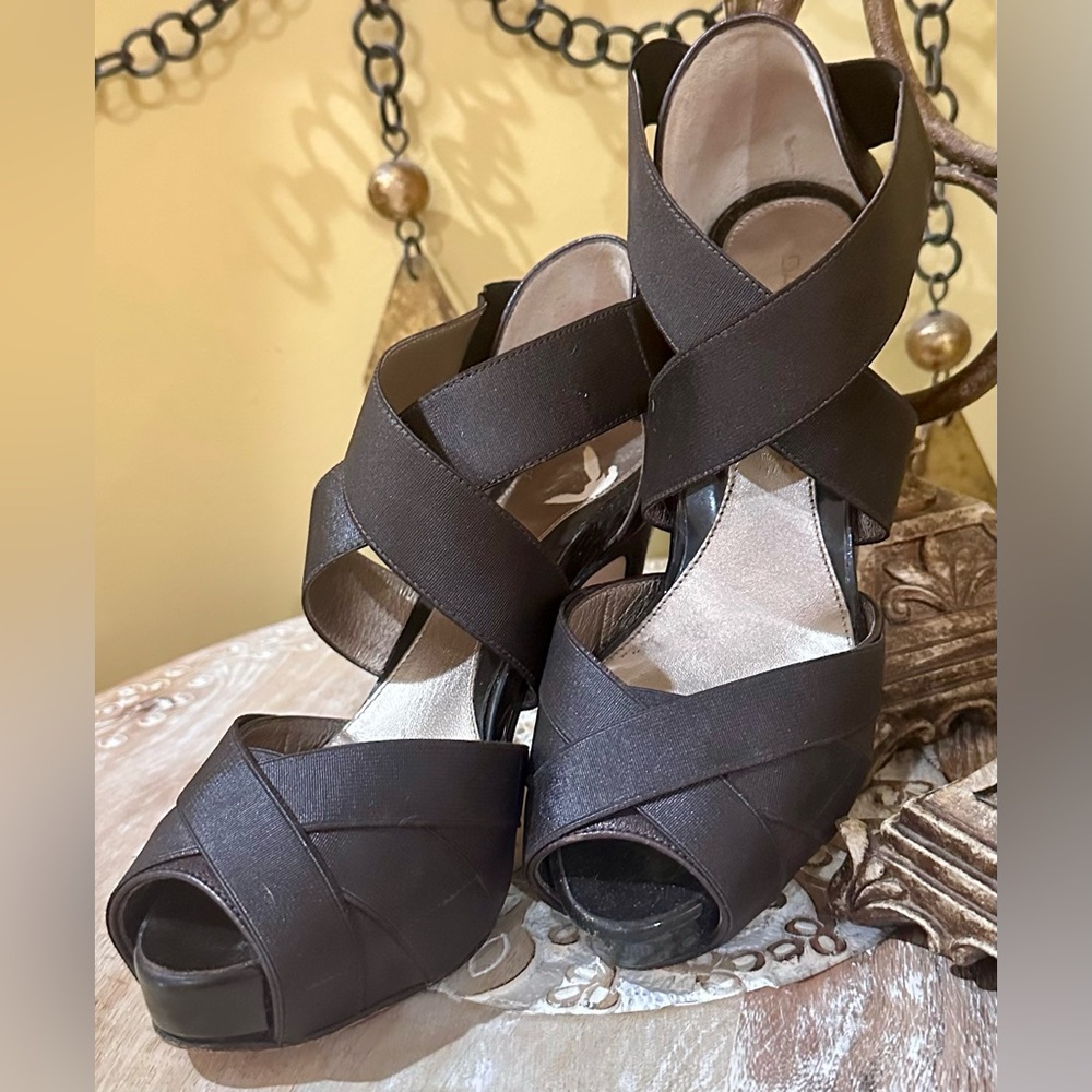 EUC💠Dana Davis “Lola” Chocolate Brown Strappy Heels. Made in Italy. Size 6.5